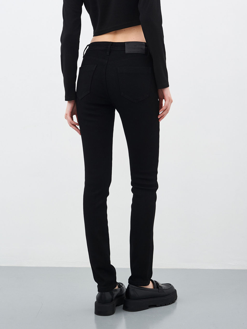 Утепленные женские джинсы зауженного кроя на флисе - Mossmore фото 20