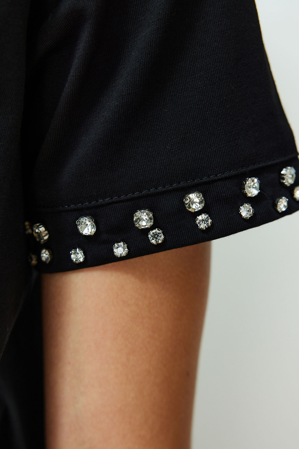 Siyah Tas Aksesuar Detayl? Regular Kal?p Orme T-Shirt TWOSS24TS00070