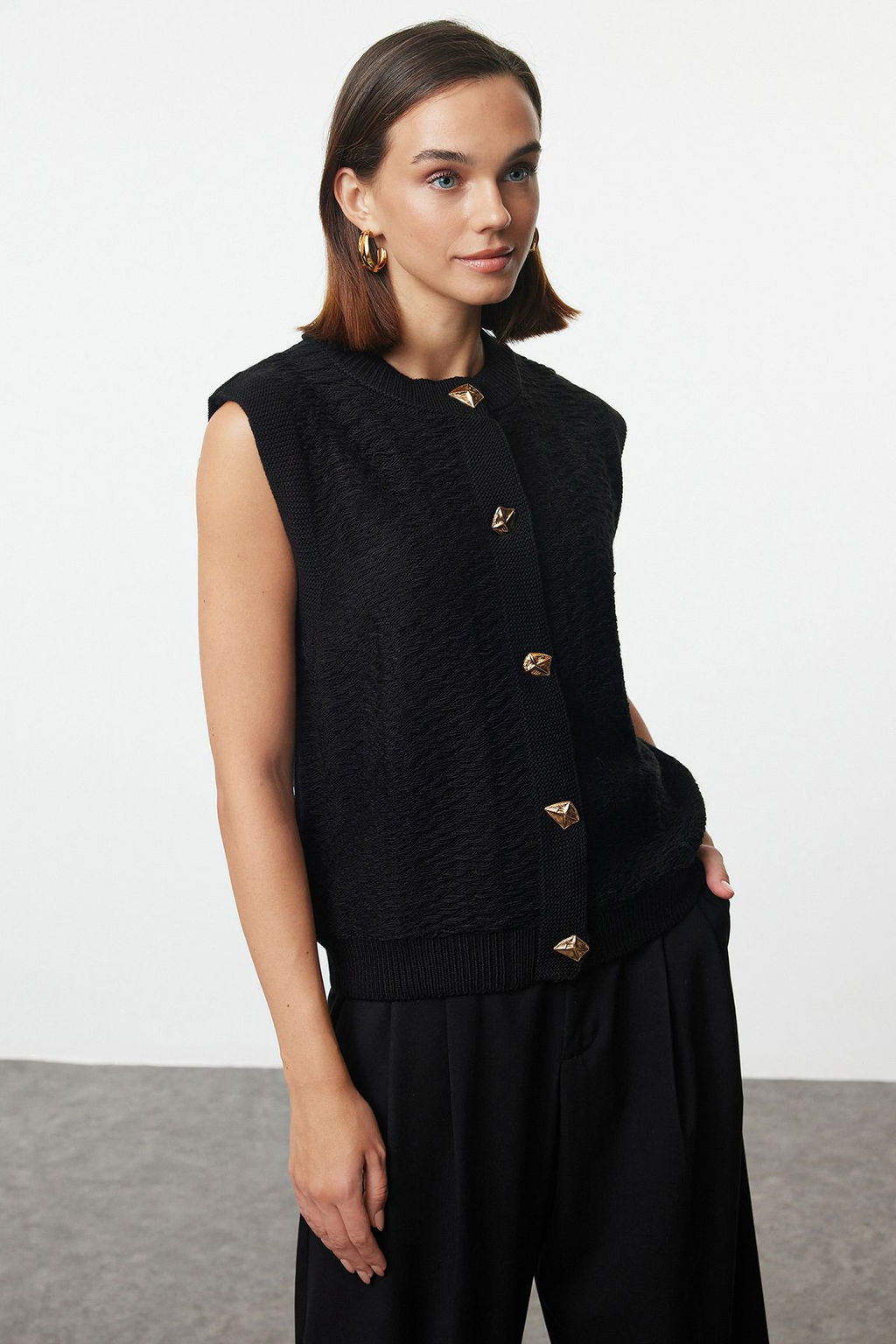 Siyah Bisiklet Yaka Fitted Yelek TWOAW25YE00028
