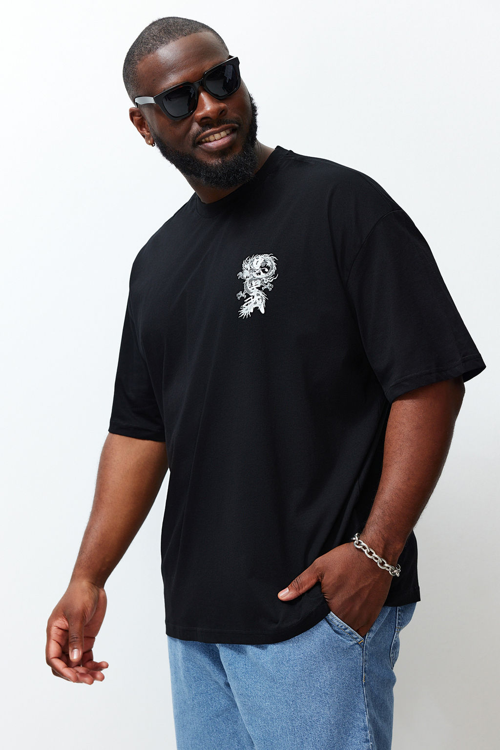 TRENDYOL MAN Buyuk Beden Siyah Oversize/Genis Kesim Uzak Dogu Bask?l? %100 Pamuklu T-shirt TMNSS24BF00032 - Trendyolmilla фото 2