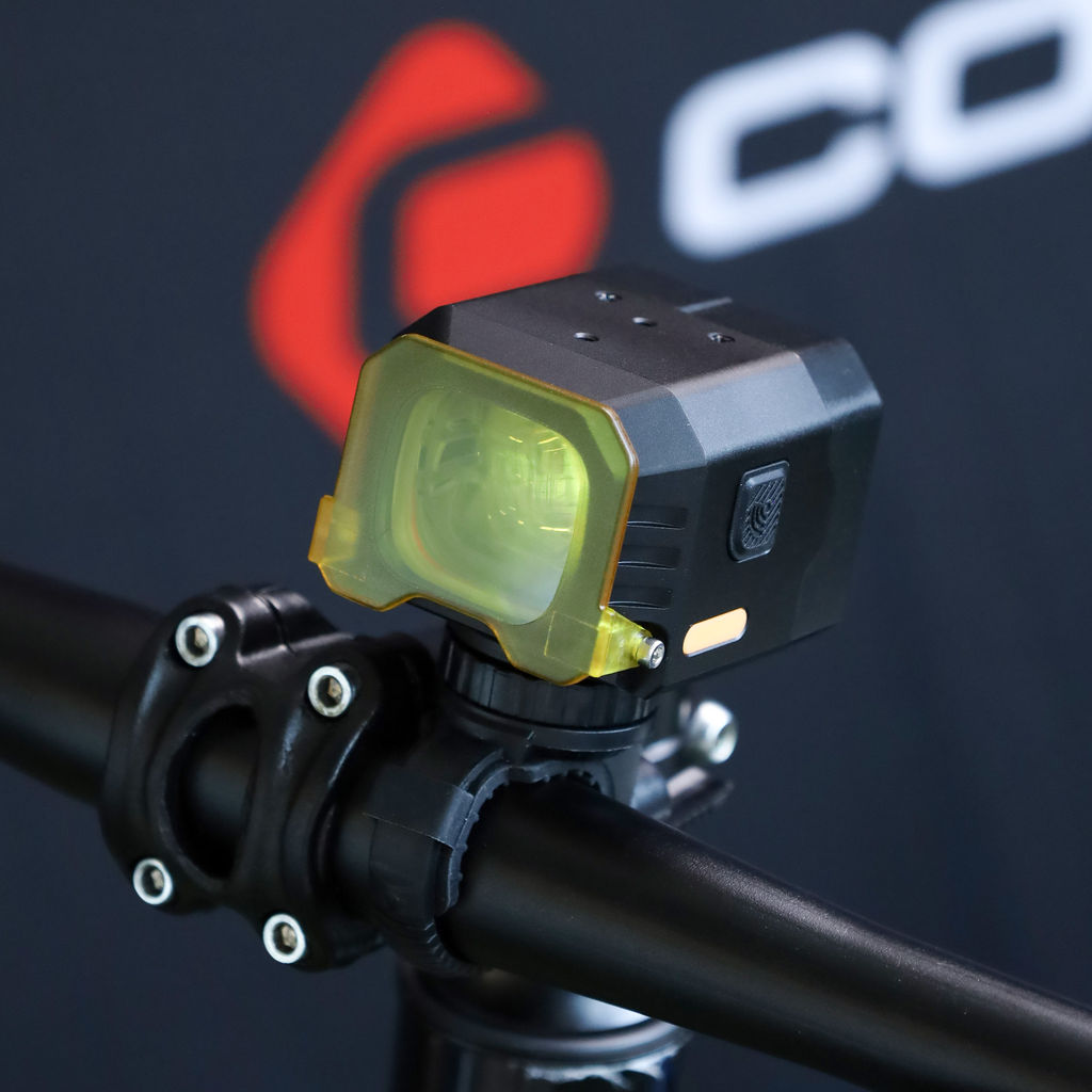 Фонарь передний ZEON LIGHTGUN корпус: Aluminium; свет: 1600lm; аккумулятор/powerbank 5000 mAh; Type-C, влагозащита IPX-6. пульт ДУ. /уп40/ - Галеонтрейд фото 5