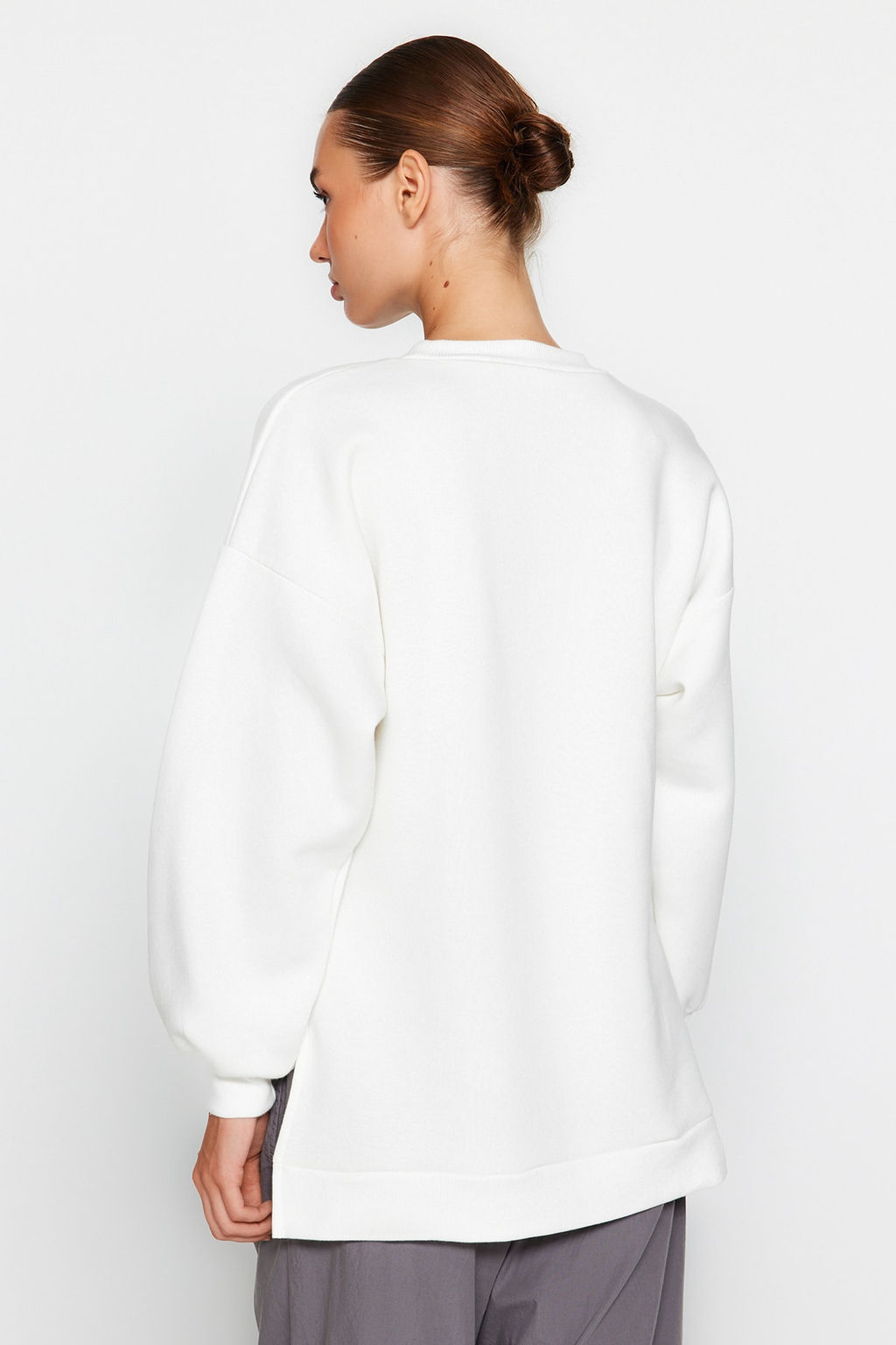 Ekru Oversize/Genis Kal?p Y?rtmac Detayl? Kal?n Ici Polarl? Orme Sweatshirt TWOAW23SW00195