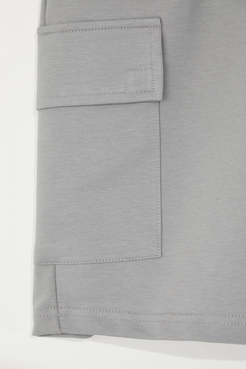 TRENDYOL MAN Buyuk Beden Gri Oversize/Genis Kesim Gizli Kordon Lastik Bel Kargo Cep Etiketli Sort TMNSS25AP00005 - Trendyolmilla фото 3