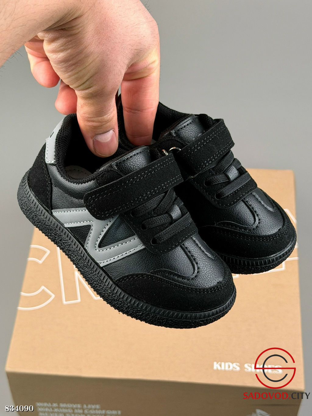 Кроссовки детские весенние