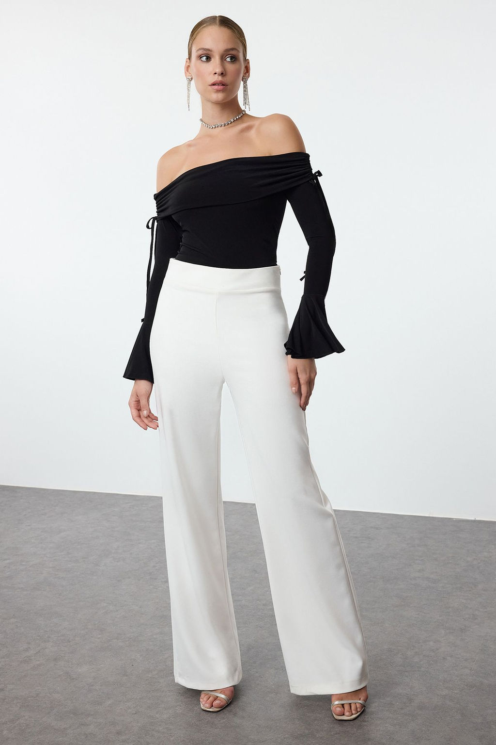 Trendyolmilla Tas Carmen Yaka Baglama Detayl? Ispanyol Kol Orme S?k Bluz TPRAW25BZ00009