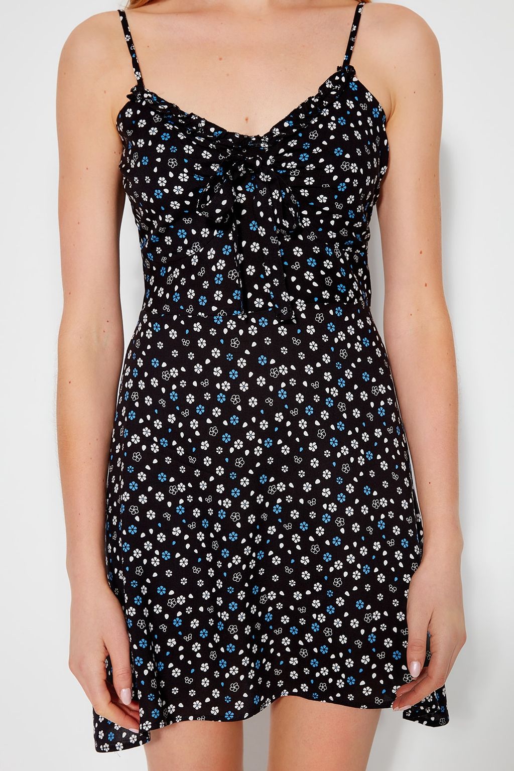 Siyah A Kesim Mini Baglama Detay? Cicek Desenli Dokuma Elbise TWOSS21EL3214