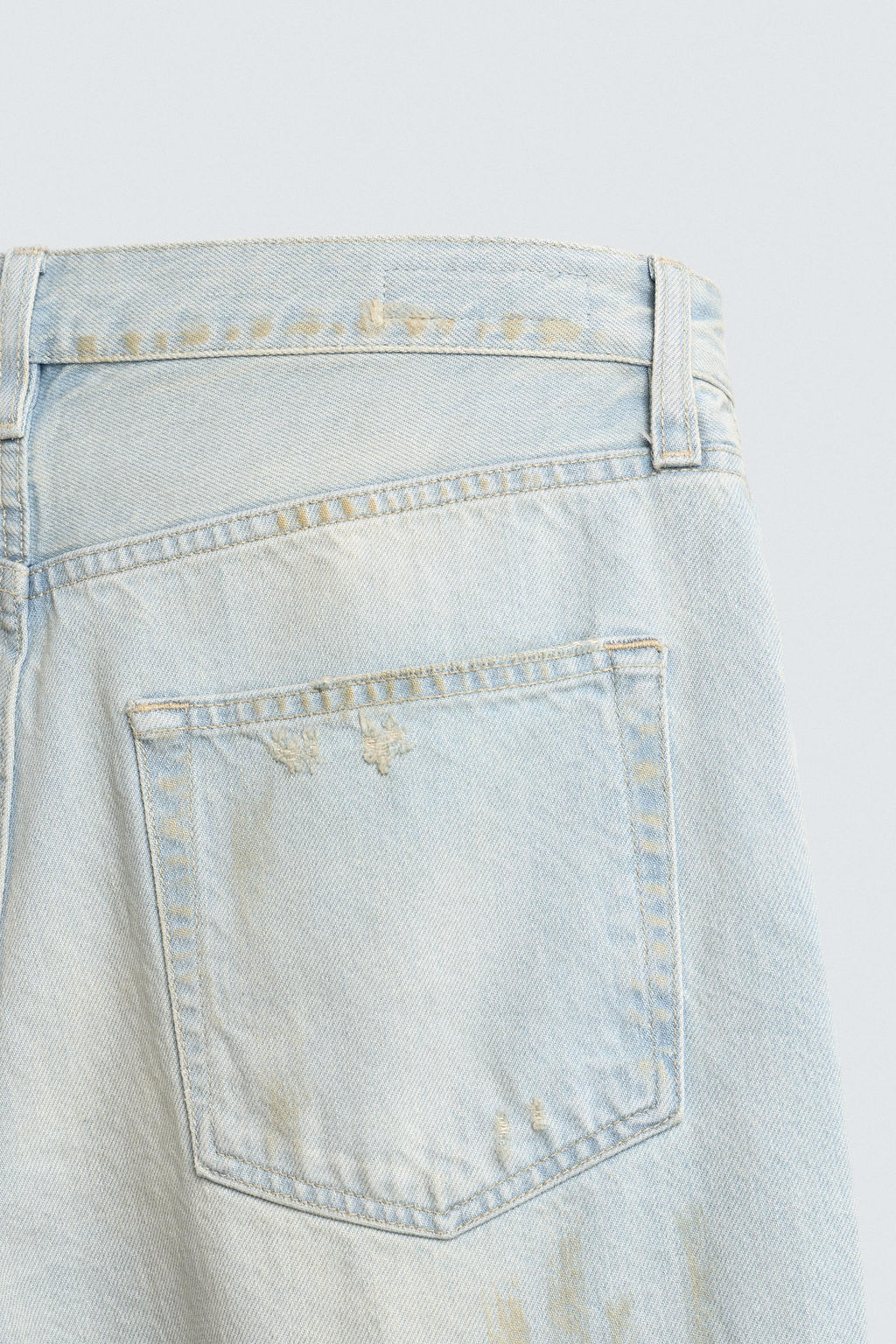 BERMUDA DENIM STRAIGHT FIT LAVADO EFECTO VINTAGE / Azul claro