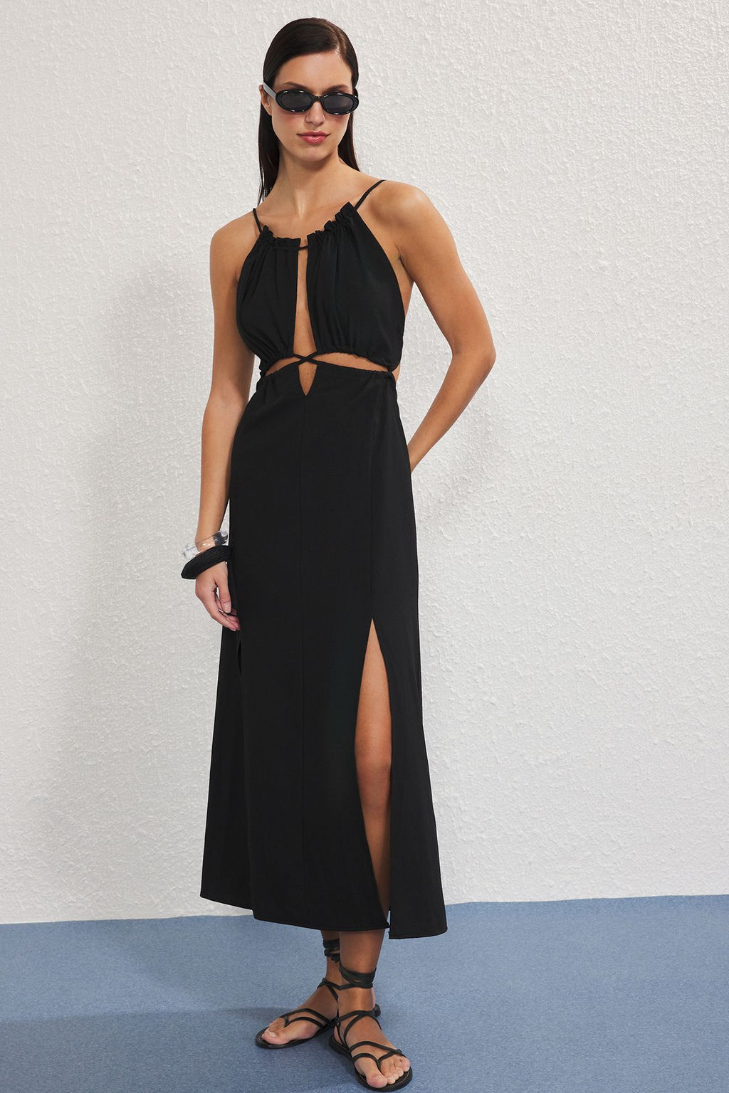 Trendyolmilla Siyah Dokuma Baglama Detayl? Plaj Elbise TBESS25EL00137