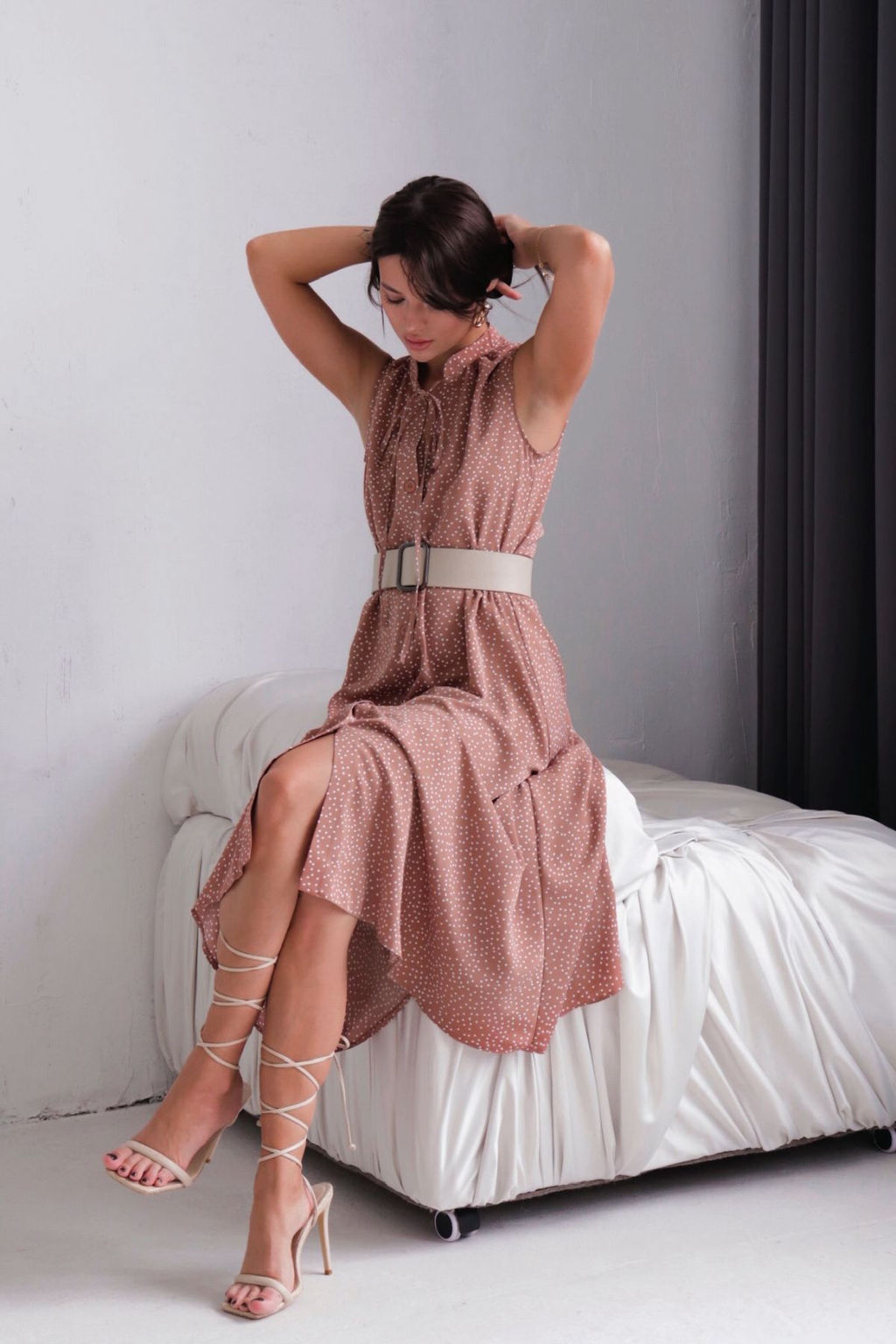 Платье, как из к/ф Красотка, кофейное в хаотичный горошек - Martichelli фото 10