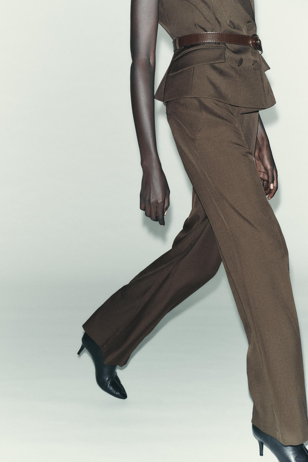 HIGH-WAIST STRAIGHT-LEG TROUSERS