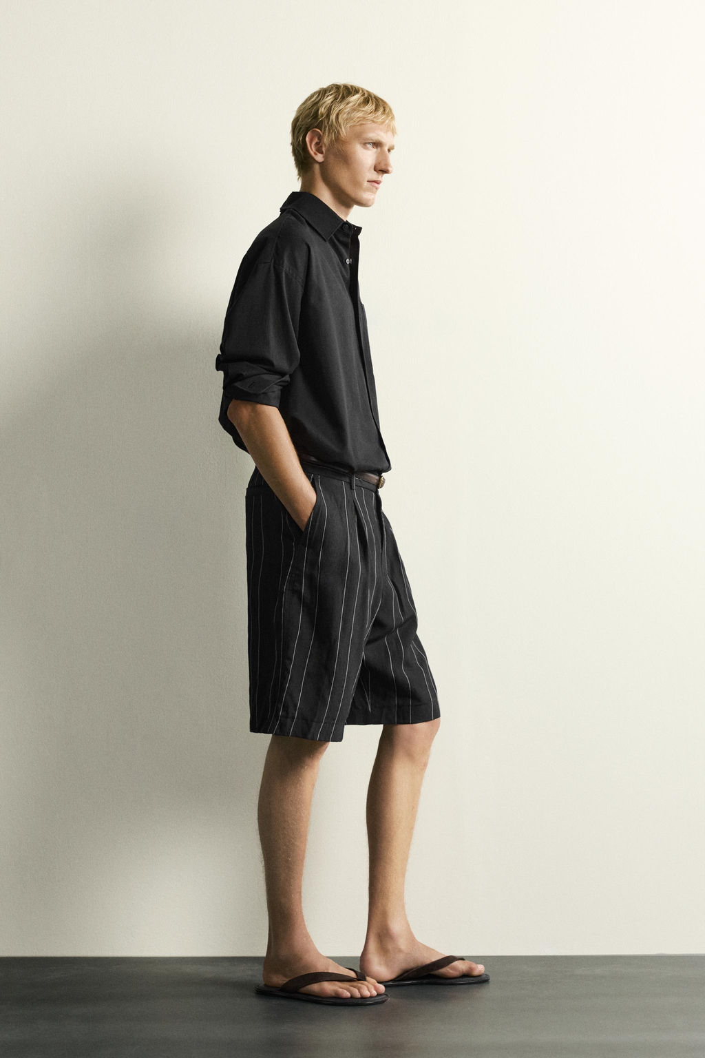 BERMUDA RELAXED FIT PLIEGUES RAYAS / Negro - Zara фото 4