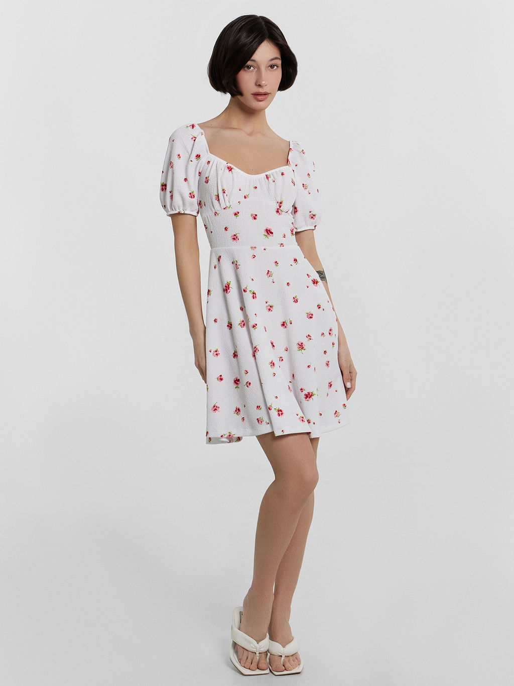 Платье женское белое с цветочным принтом