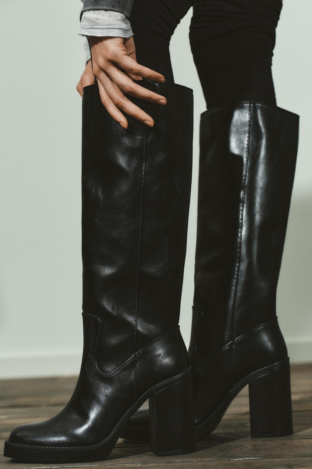 HIGH-HEEL BOOTS