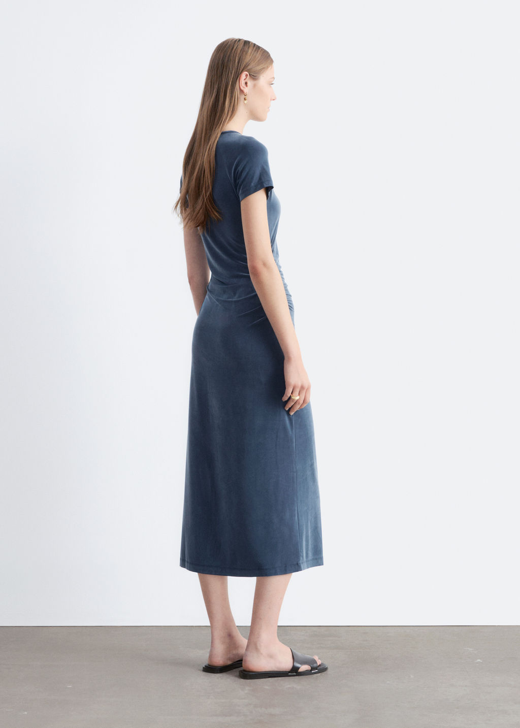 Vestido midi fruncido con mangas ragl?n