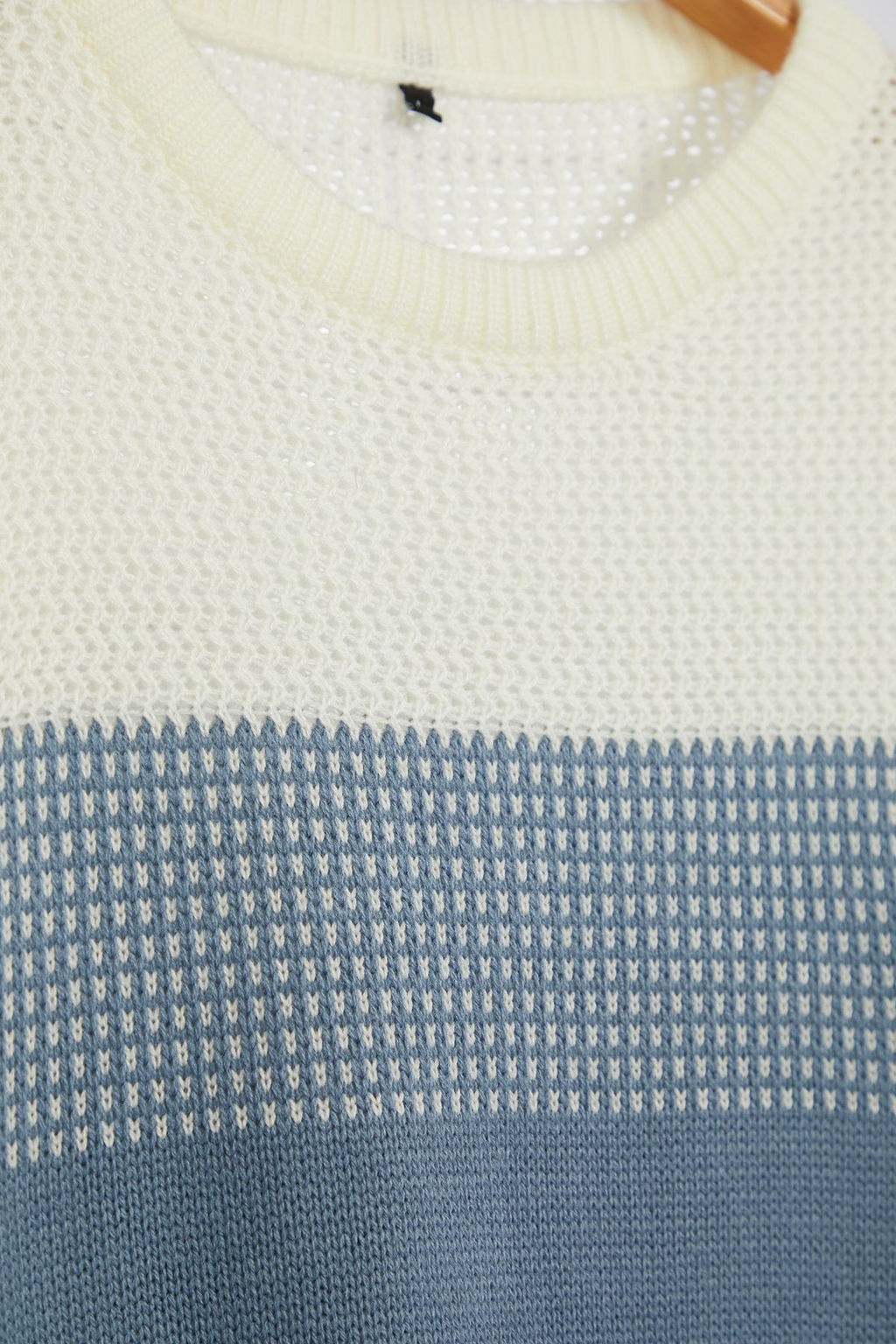 TRENDYOL MAN Bej Slim Fit Dar Kesim Bisiklet Yaka Renk Bloklu Kazak TMNAW21KZ0543 - Trendyolmilla фото 31