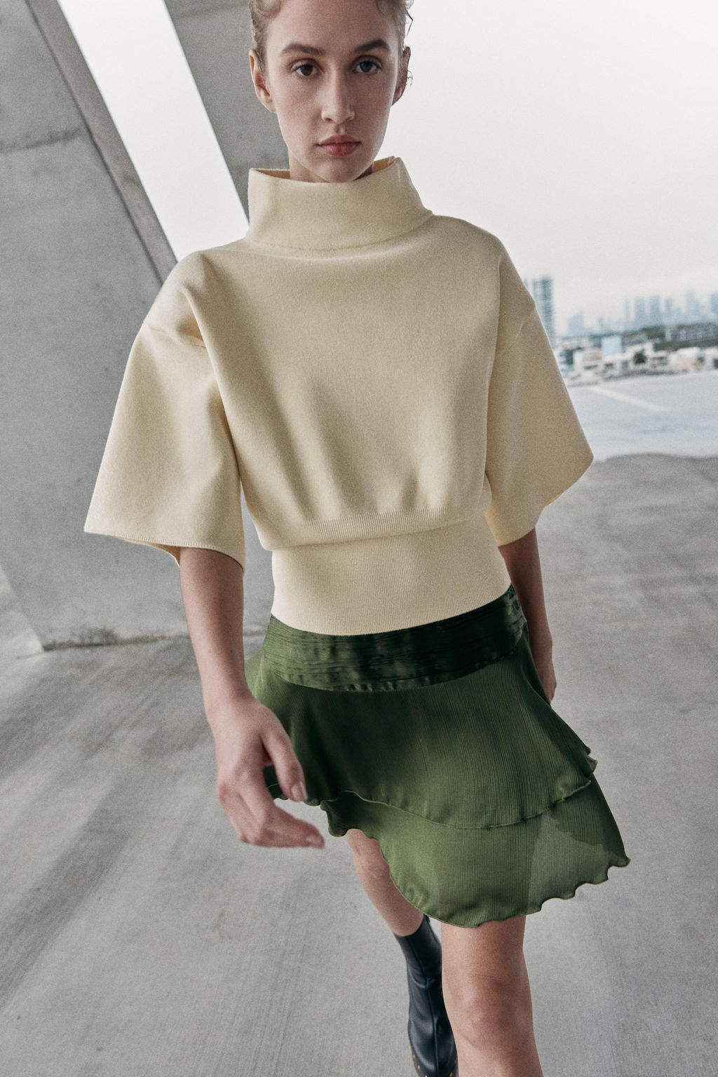 KNIT JUMPER WITH SHOULDER PADS AND SHORT SLEEVES - Zara фото 2