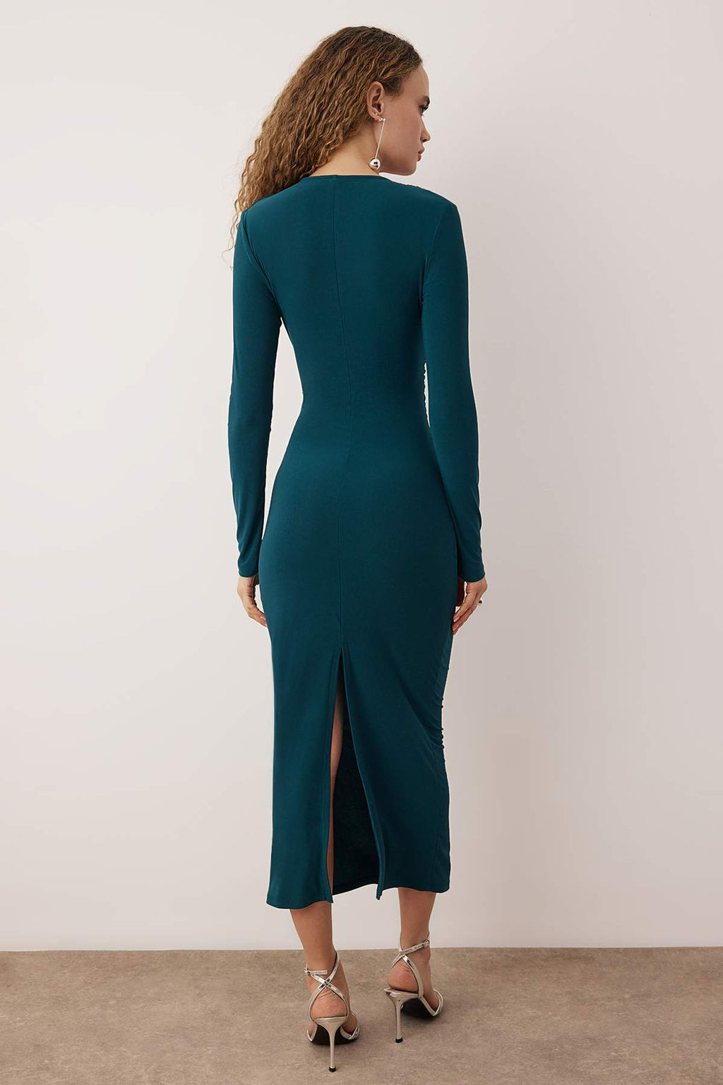 Kahverengi Vucuda Oturan V Yaka Orme S?k Elbise TPRAW25EL00043 - Trendyolmilla фото 16