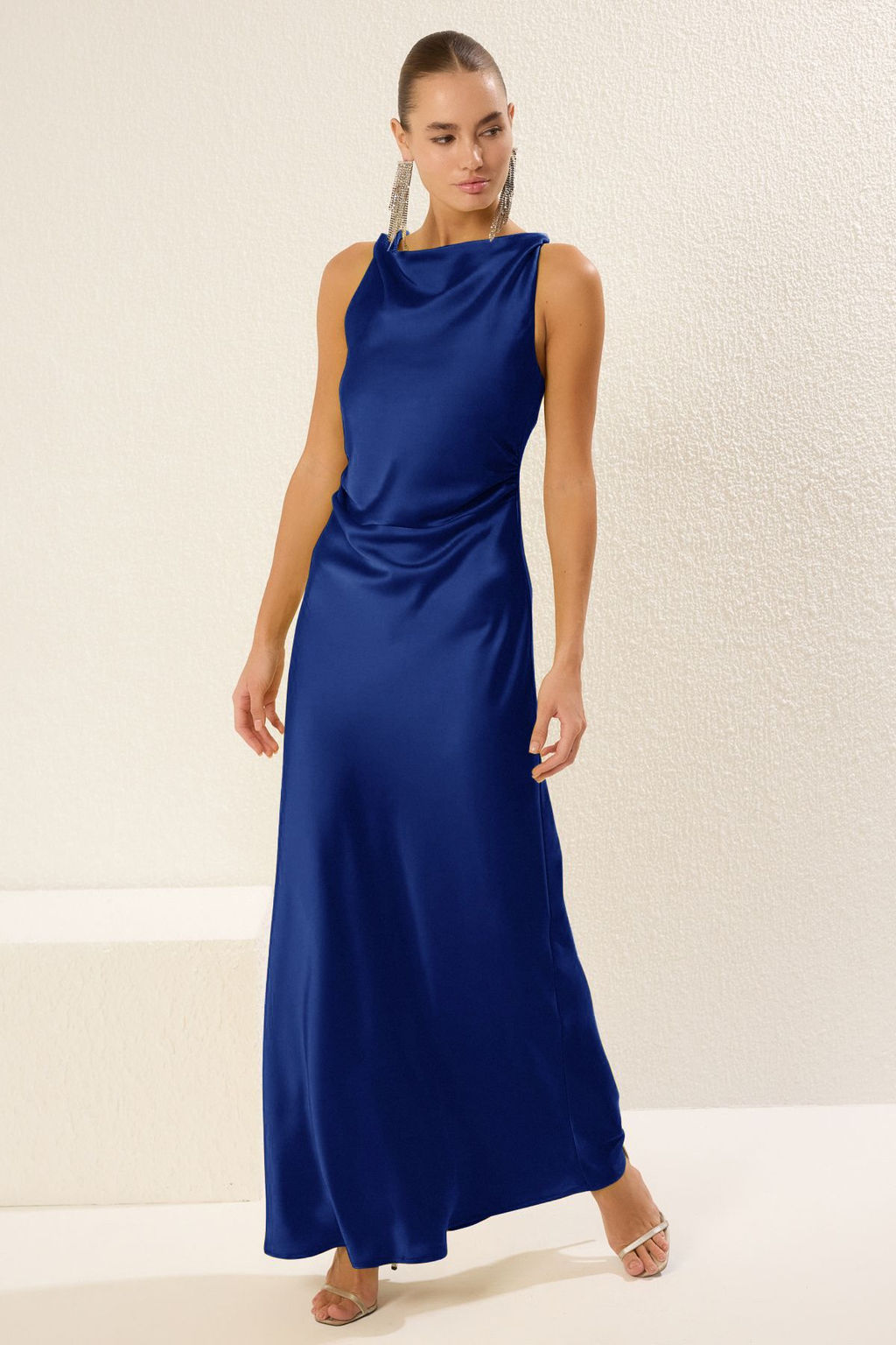Saks Vucuda Oturan Saten Dokuma Maxi Abiye Gece Mezuniyet Elbisesi TPRSS25AE00066