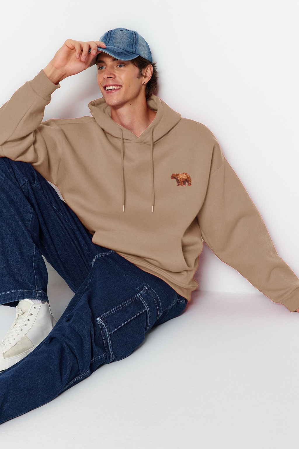 TRENDYOL MAN Gri Oversize/Genis Kesim Kapusonlu Hayvan Nak?sl? Ici Polarl? Sweatshirt TMNAW24SW00097 - Trendyolmilla фото 21