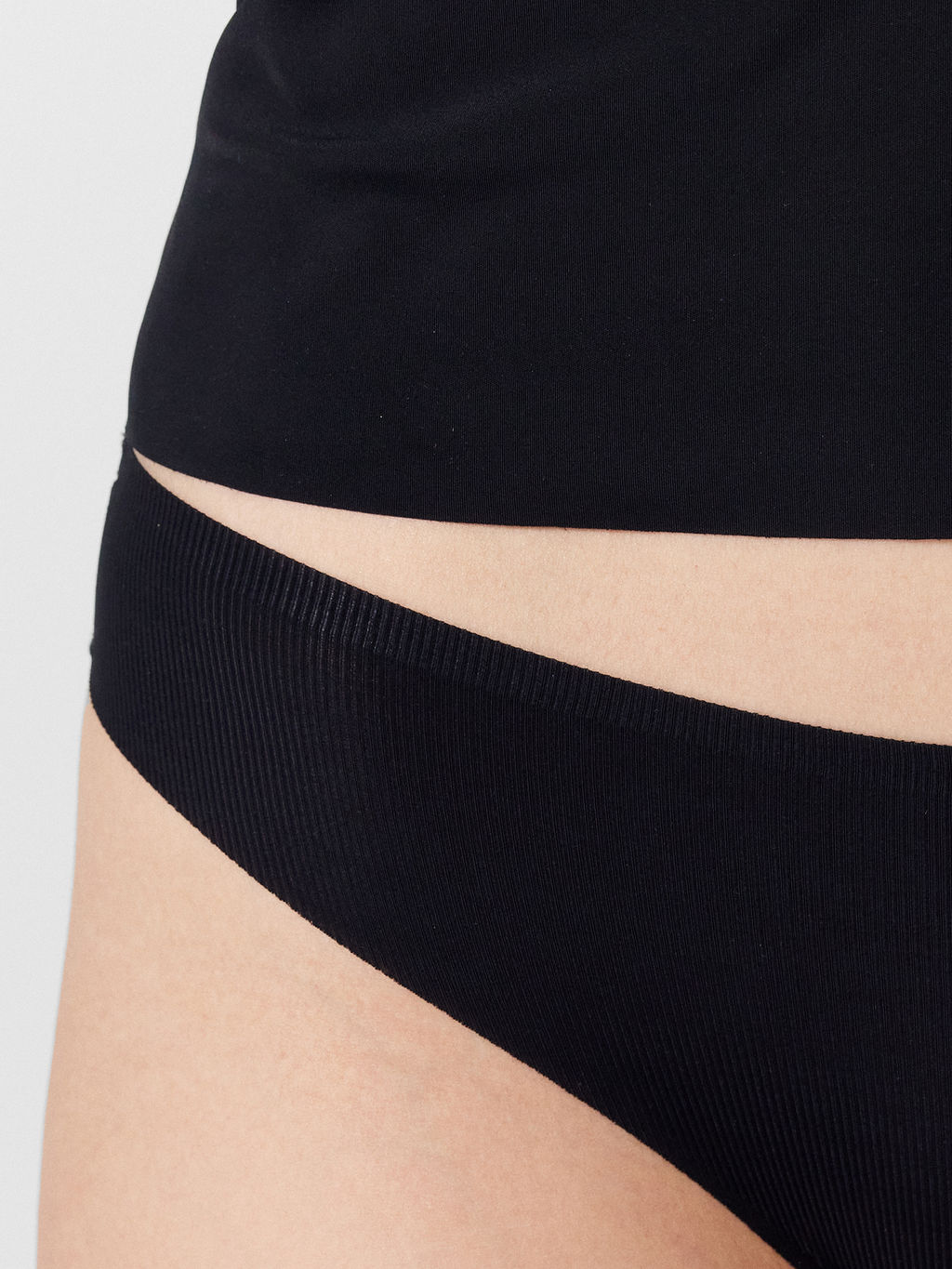 Топ женский черный черный1 422536 - Mark formelle фото 4