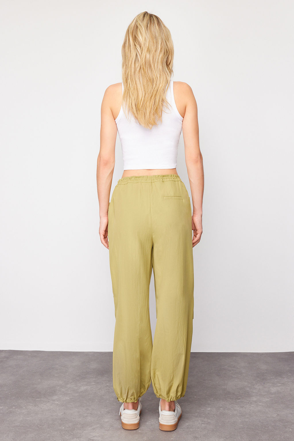 TRENDYOLMILLA Yag Yesili Jogger Normal Bel Pacas? Lastikli Dokuma Pantolon TWOSS23PL00158  фото 6