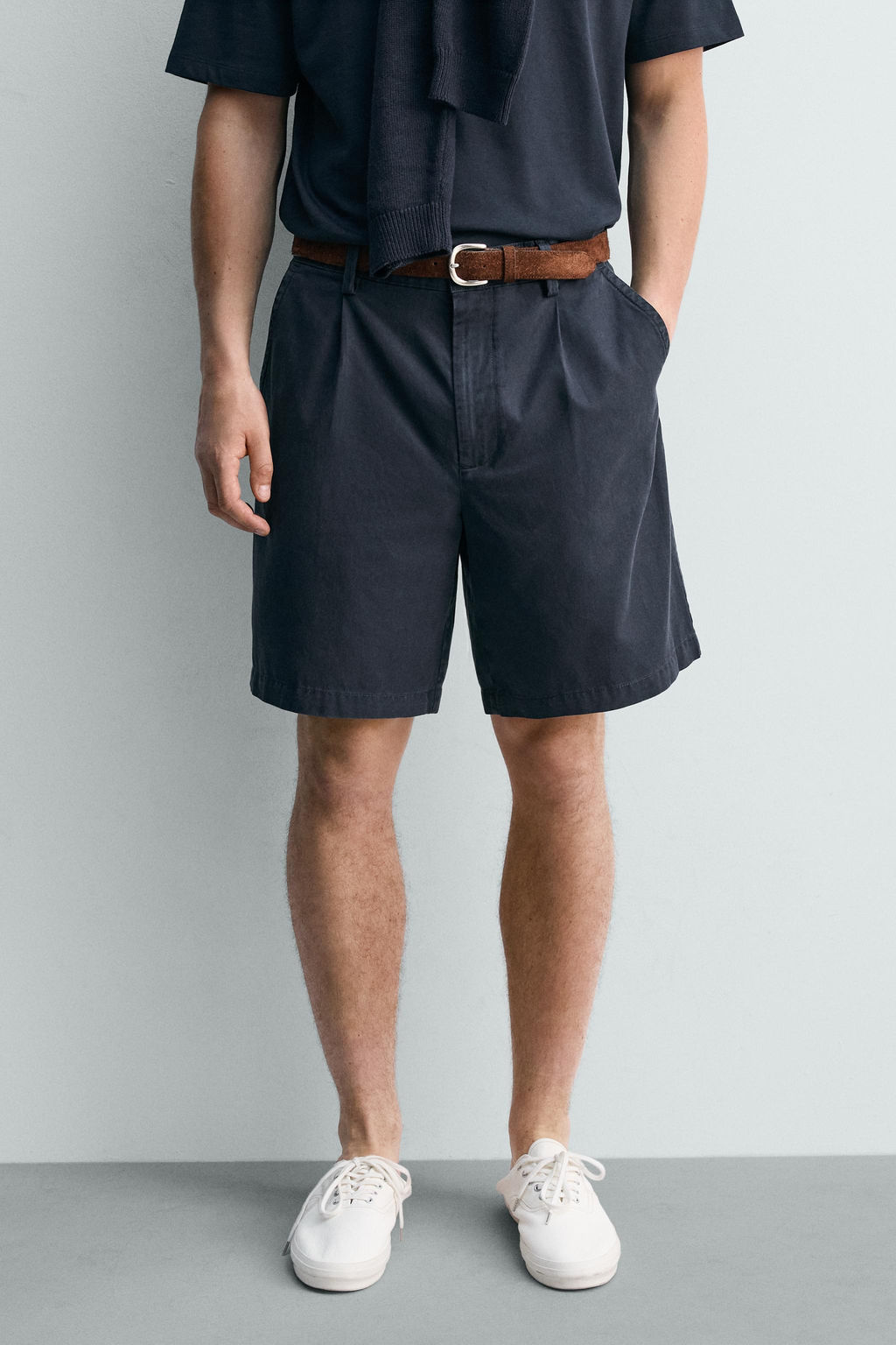 BERMUDA REGULAR FIT PLIEGUES / Marino