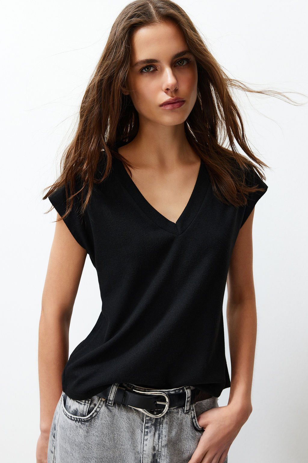 Siyah Viskoz/Yumusak Kumas Fitted/Vucuda Oturan Ay Kol V Yaka Esnek Orme Bluz TWOSS24BZ00433