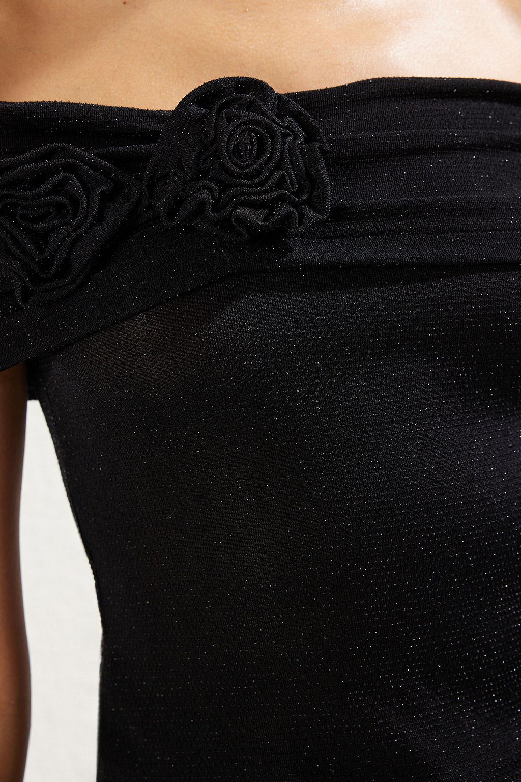 Trendyolmilla Siyah Gul Detayl? Par?lt?l? Simli Orme Bluz TPRSS25BZ00011 фото 4