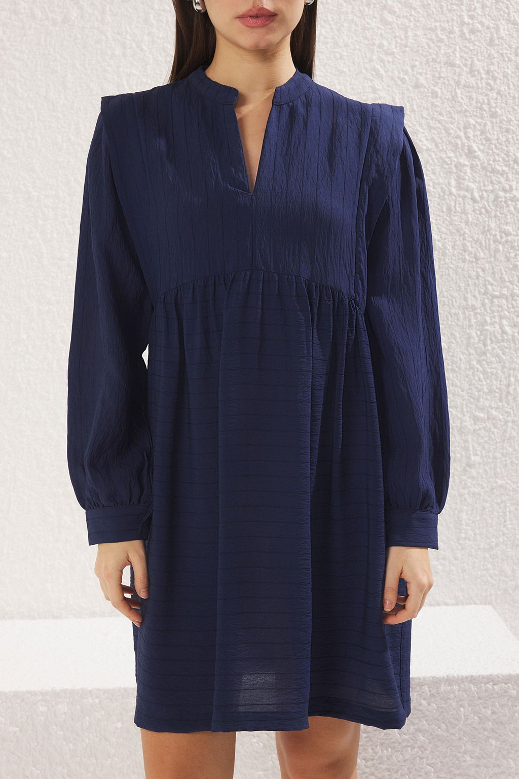 TRENDYOLMILLA Yesil Duz Rahat Kesim V Yaka Mini Dokuma Elbise TWOSS25EL00049 фото 3