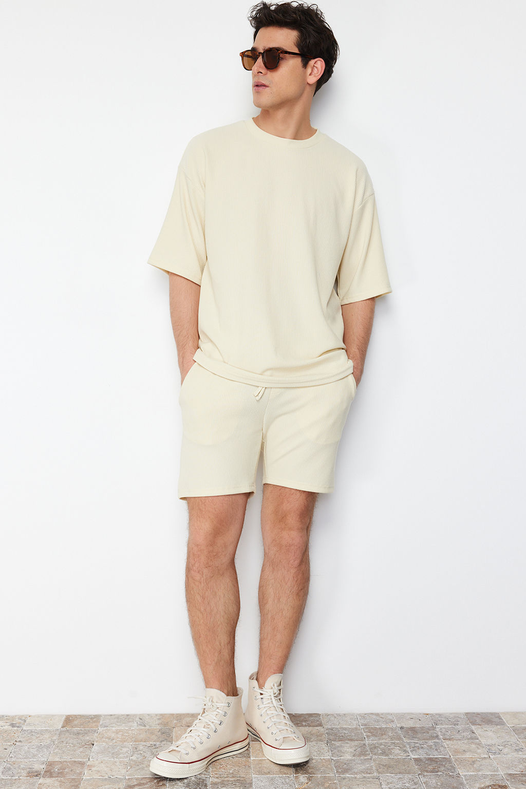 TRENDYOL MAN Basic Fume Regular/Normal Kesim Orta Boy Bagc?kl? Dokulu K?r?smaz Ottoman Sort TMNSS23SR00039