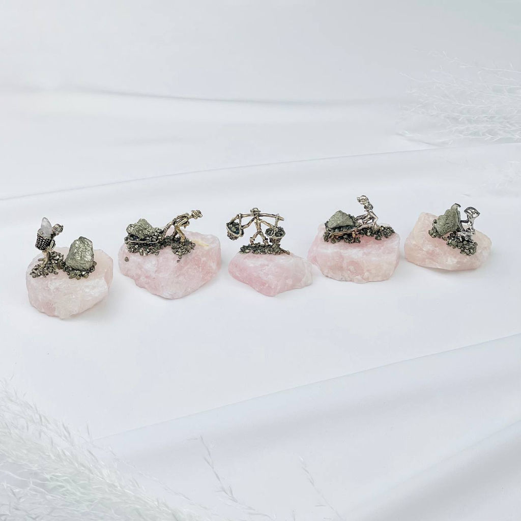 Фигурка Старатель на Розовом кварце с Пиритом