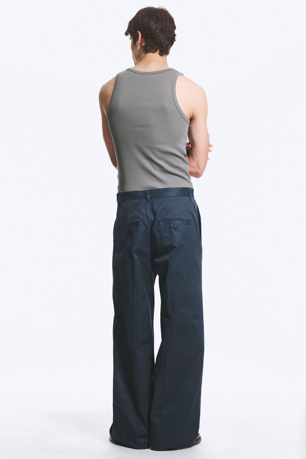 Pantalones chinos Emil de corte holgado - H&m фото 3