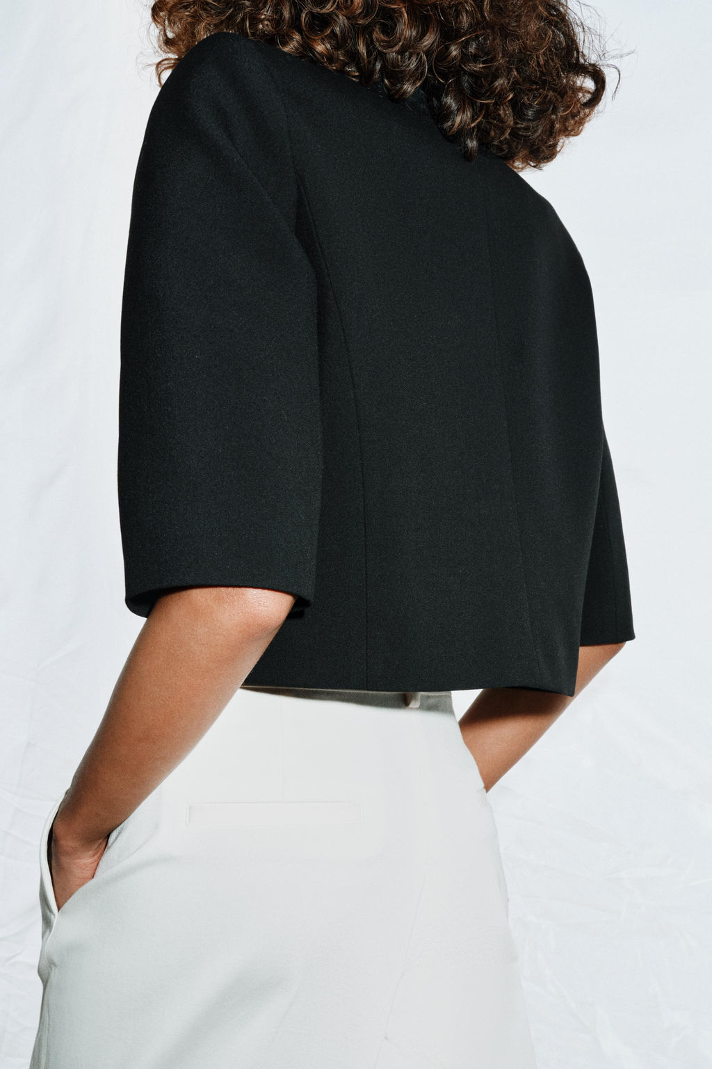 BLAZER CROPPED MANGA CORTA ZW COLLECTION / Negro - Zara фото 3