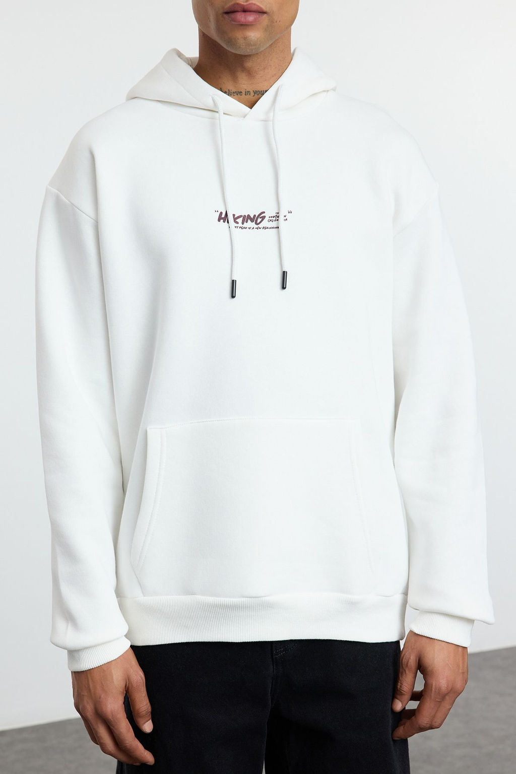 Ekru Oversize/Genis Kesim Kapusonlu S?rt Bask?l? Ici Polar/S?cak Tutan Sweatshirt TMNAW25SW00077 - Trendyolmilla фото 3