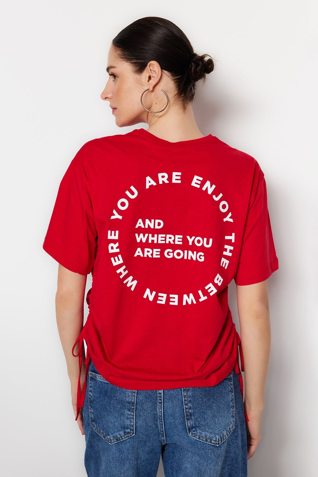 TRENDYOLMILLA Beyaz %100 Pamuk S?rt Bask?l? Buzgulu Oversize/Genis Kesim Bisiklet Yaka T-Shirt TWOSS23TS00150  фото 20