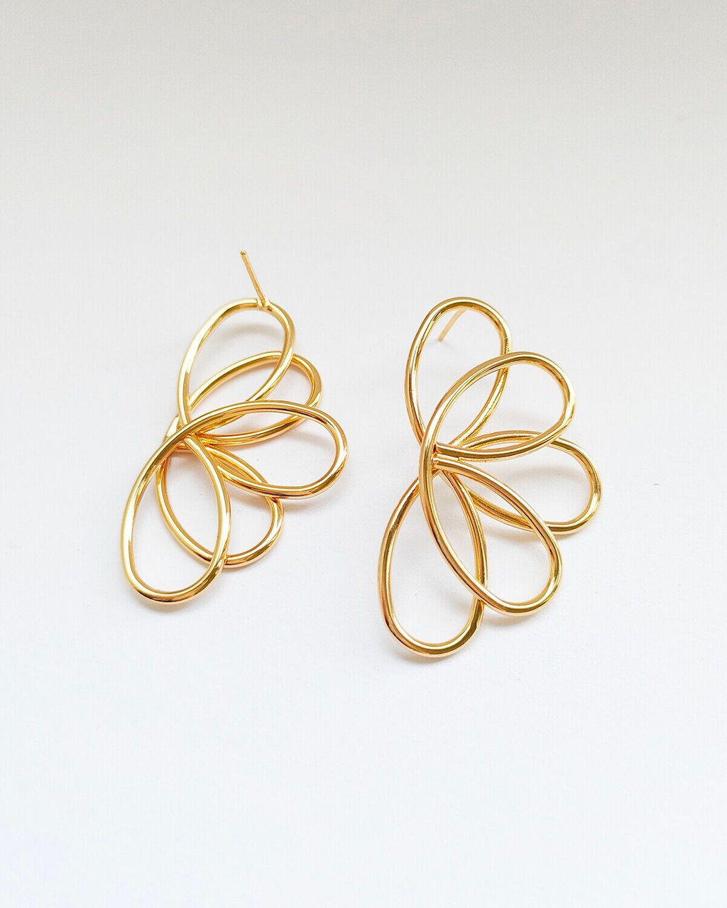 Стильные серьги