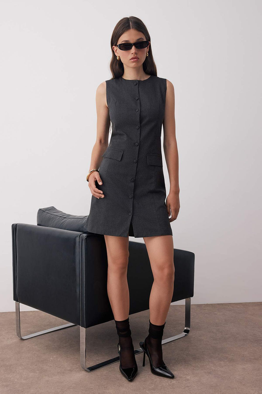 Antrasit Duz Dugme Detayl? K?sa / Mini Dokuma Elbise TWOAW26EL00114