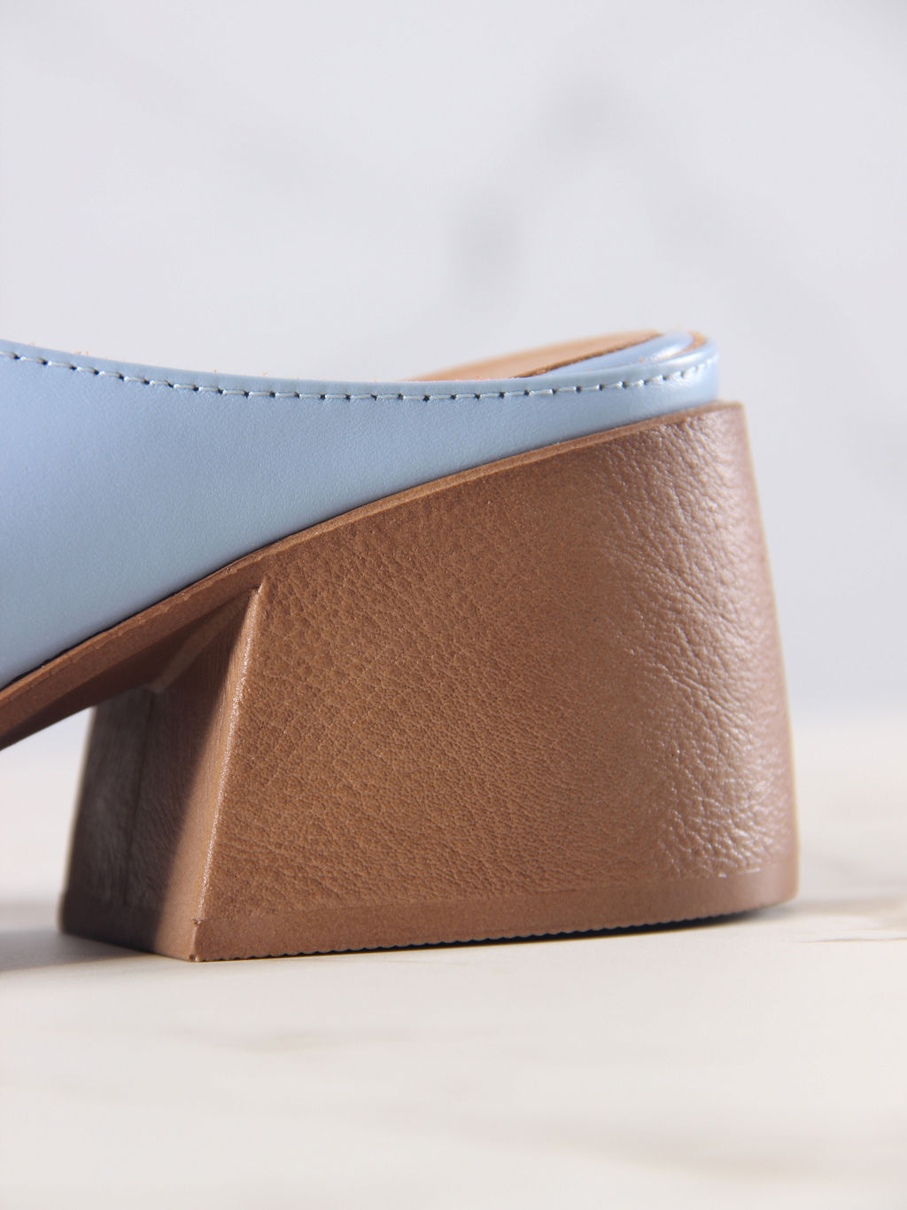 Сабо 5200.23663br.Голубая виктория+коричневый