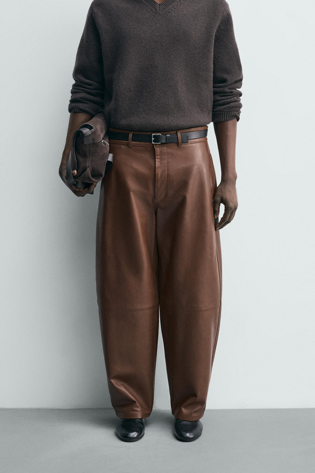 LEATHER BALLOON FIT TROUSERS - Zara фото 11