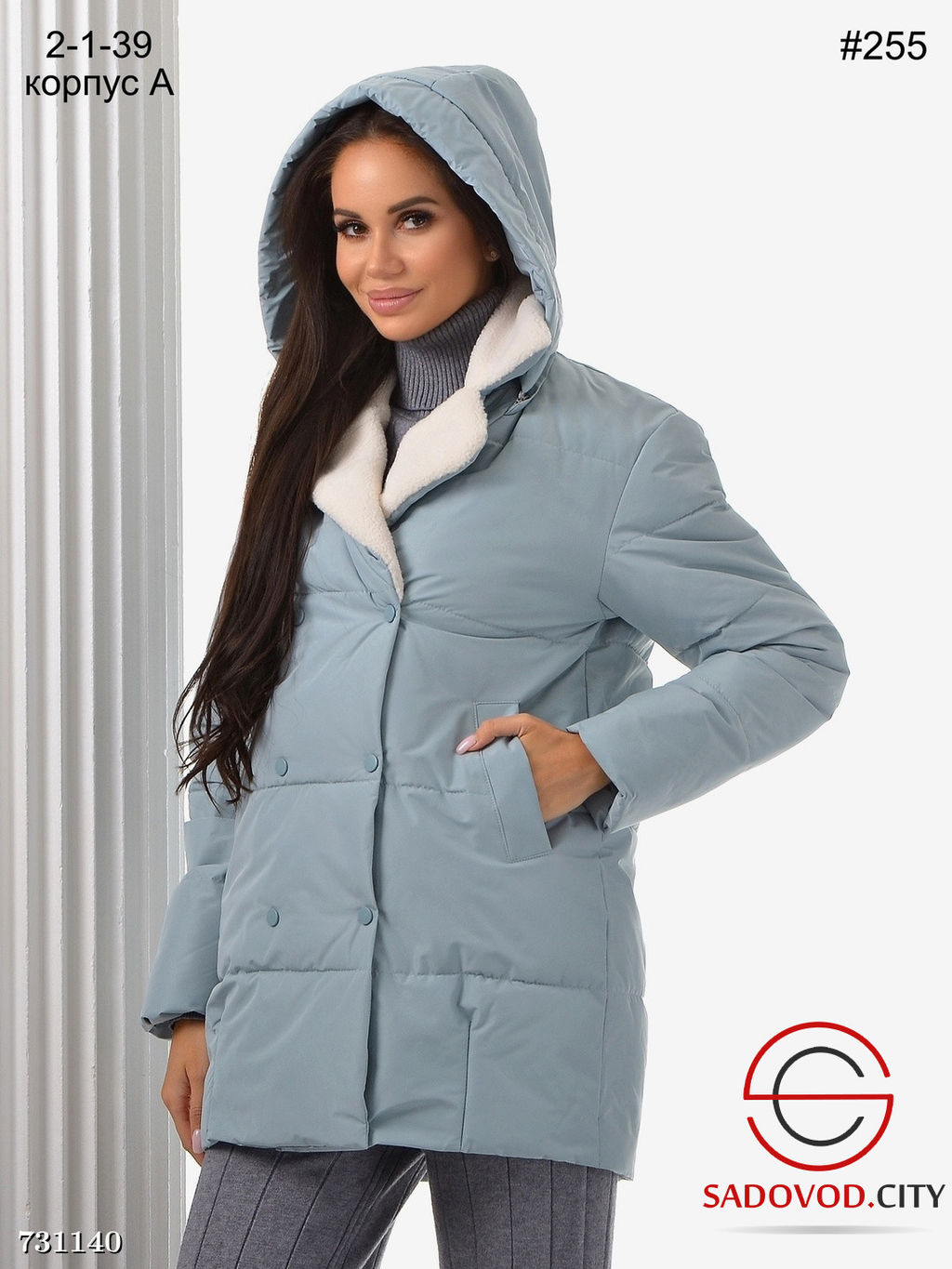 Весенняя женская куртка с меховым воротником