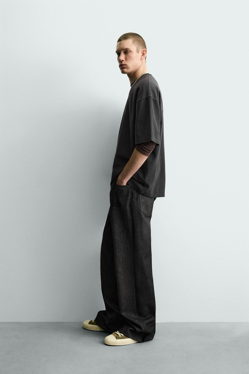 CAMISETA BOXY FIT B?SICA / Antracita oscuro