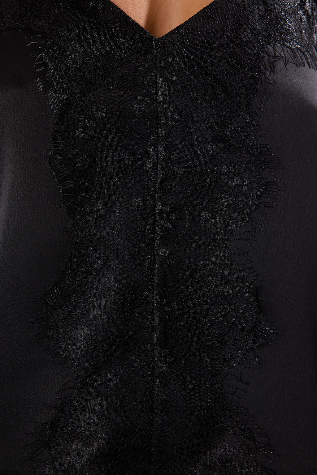 Siyah V Yaka Dantel Detayl? Saten Dokuma S?k Bluz TPRSS25BZ00035 - Trendyolmilla фото 4