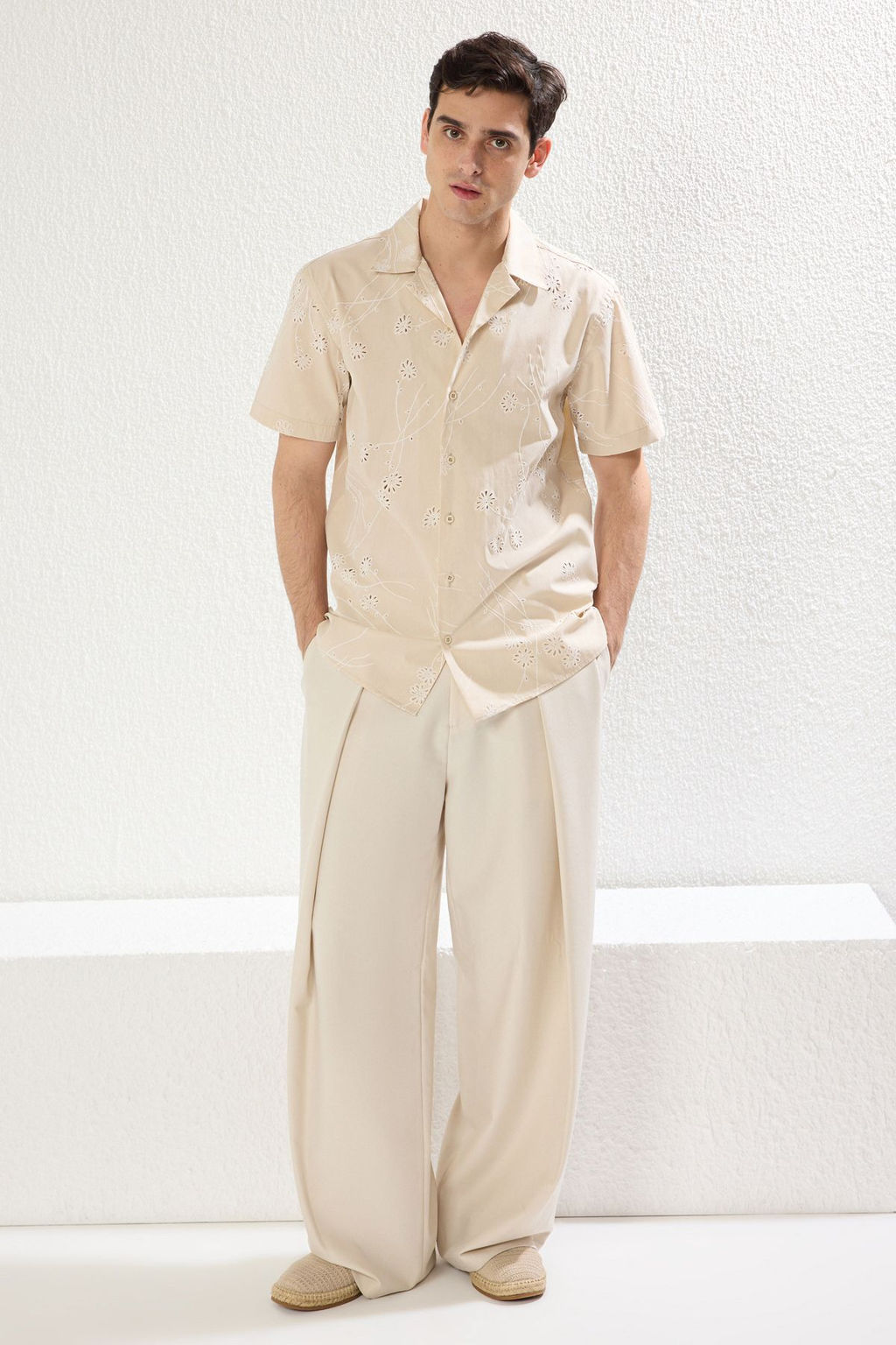 TRENDYOL MAN Bej Regular Fit K?sa Kollu Brode Yakma Bask?l? Nak?s Yazl?k Gomlek TMNSS25GO00017 - Trendyolmilla фото 2