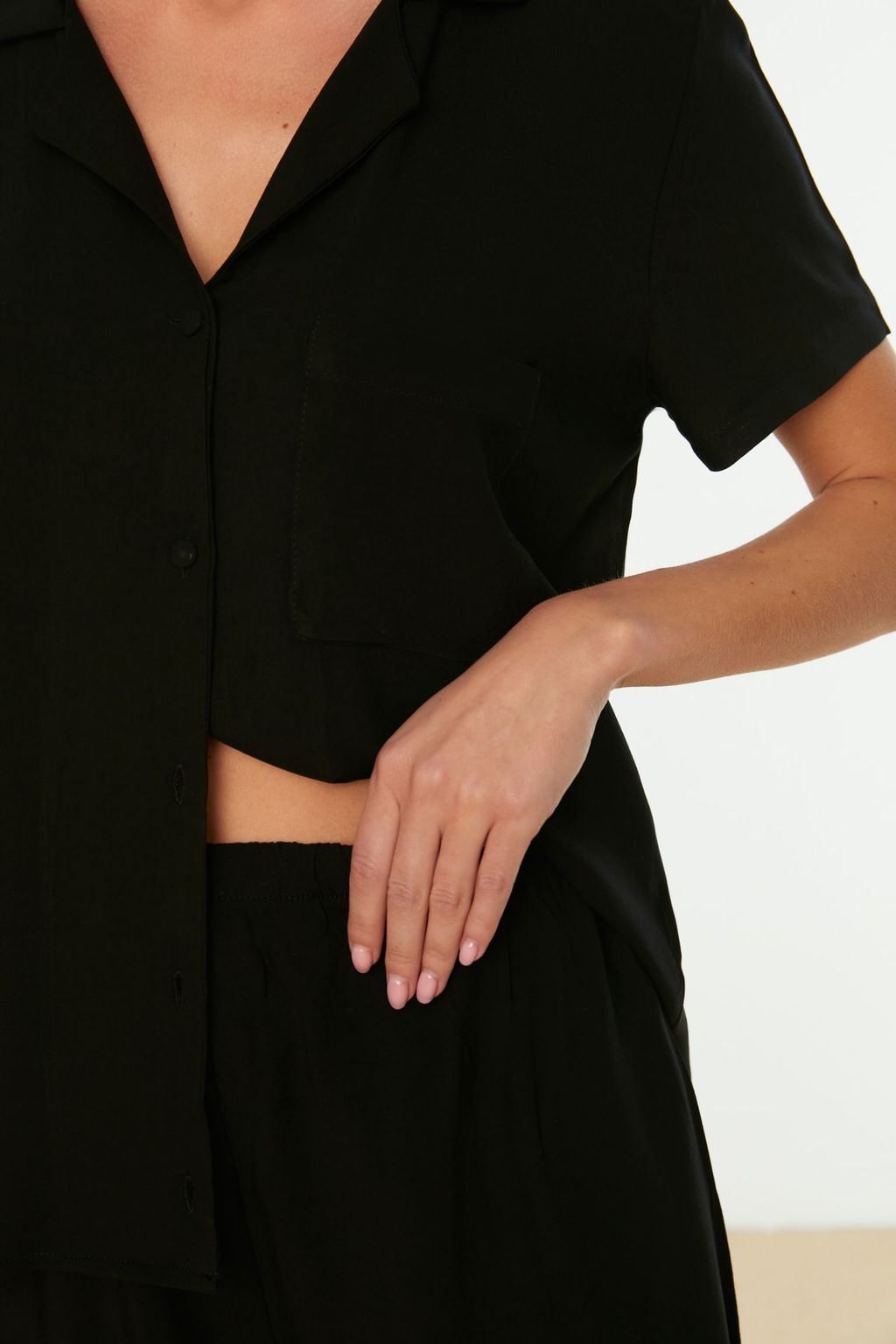 Trendyolmilla Siyah Viskon Sortlu Dokuma Pijama Tak?m? THMSS19PT0004