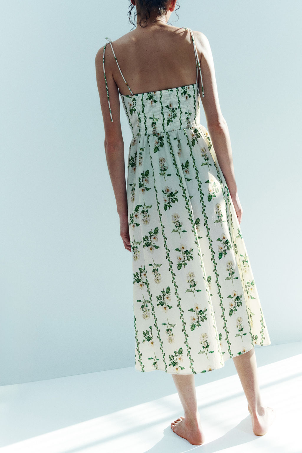 Vestido de tirantes espagueti con vuelo - H&m фото 4