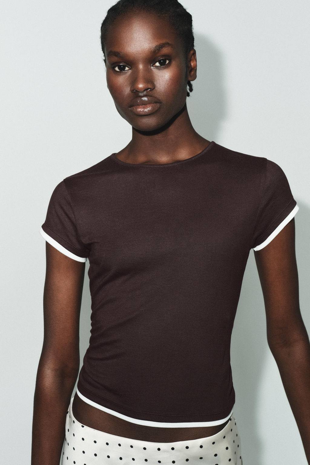 CAMISETA VIVOS CONTRASTE / Chocolate - Zara фото 3