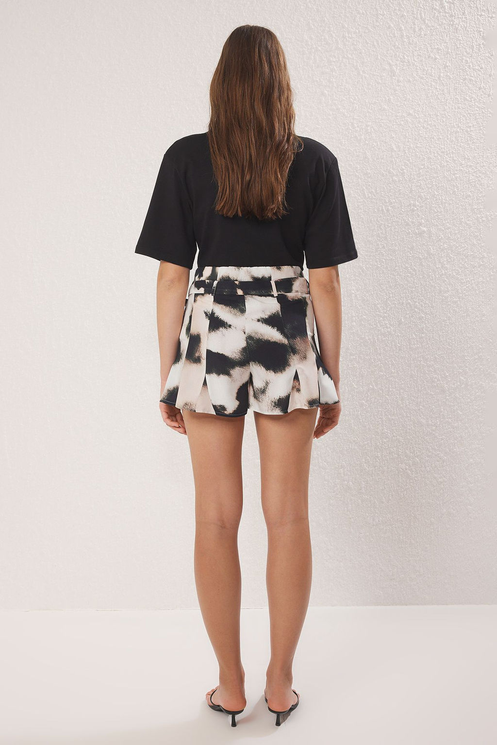 TRENDYOLMILLA Cok Renkli Kusakl? F?rf?rl? Mini Cicekli Sort & Bermuda TWOSS25SR00192  фото 4