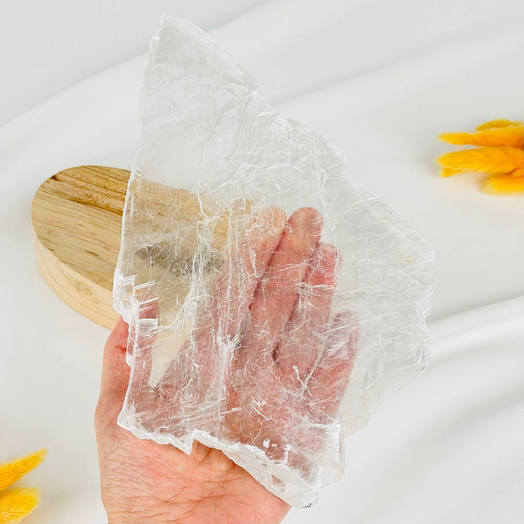 Срез Селенита на подставке - Радуга самоцветов фото 3