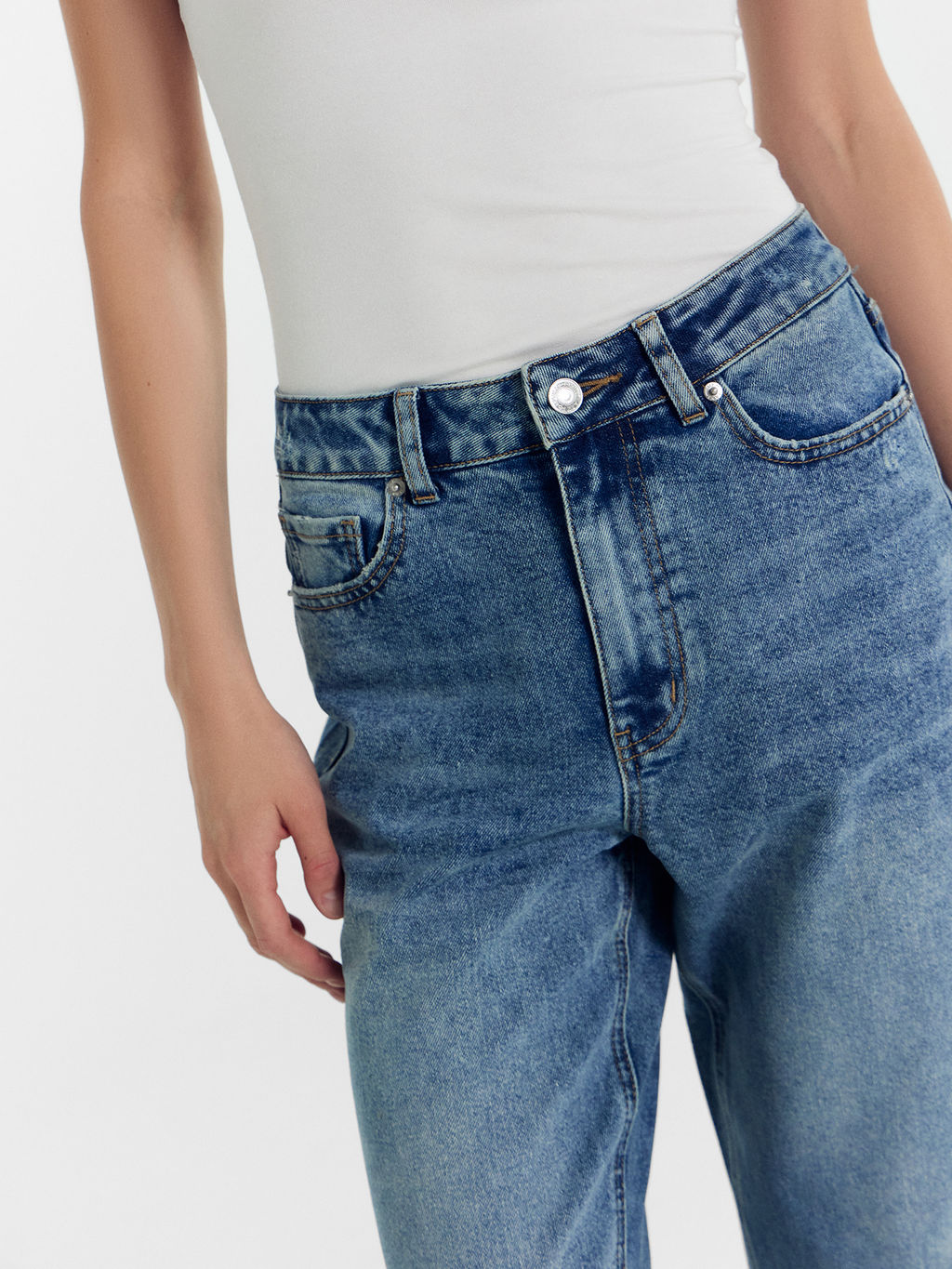 Брюки женские джинсовые mom fit синие синий 2024-DTW404-1 - Mark formelle фото 4