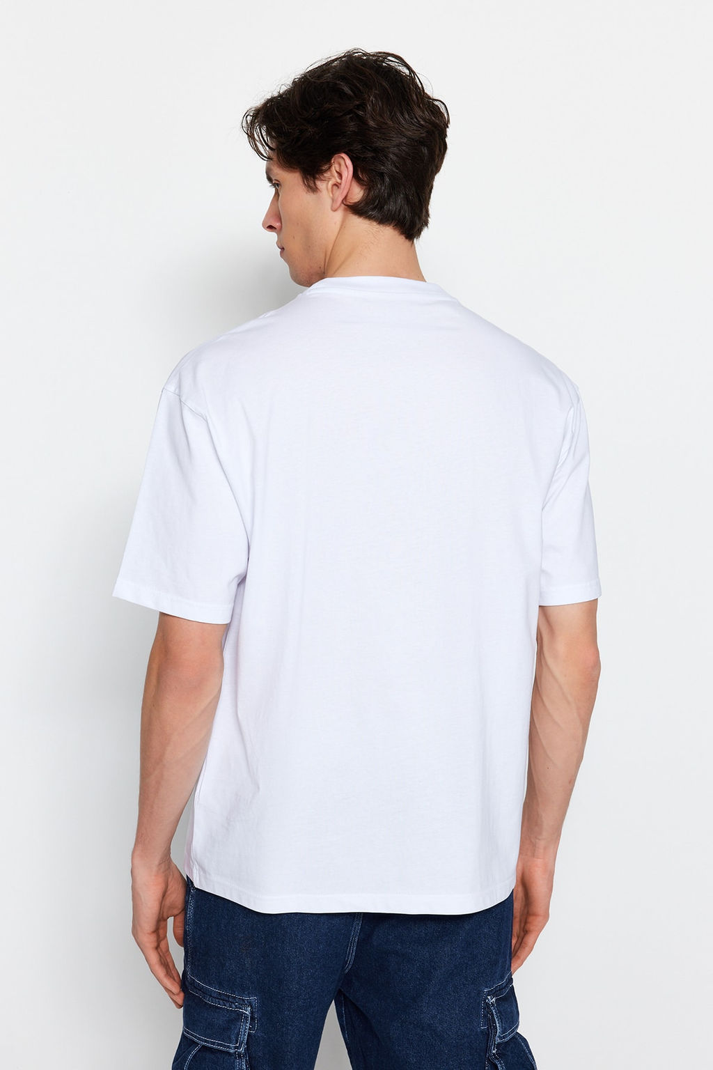 TRENDYOL MAN Beyaz Oversize/Genis Kesim K?sa Kol Manzara Bask?l? T-Shirt TMNSS23TS00242 - Trendyolmilla фото 2